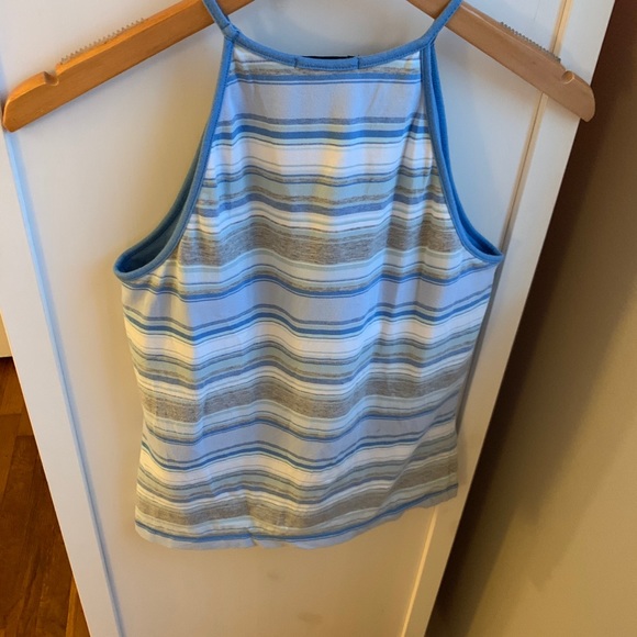 Gap High Neck Tank with built in bra support! - Picture 6 of 8